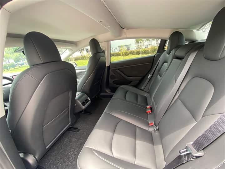 Фото 10 - Tesla Model 3