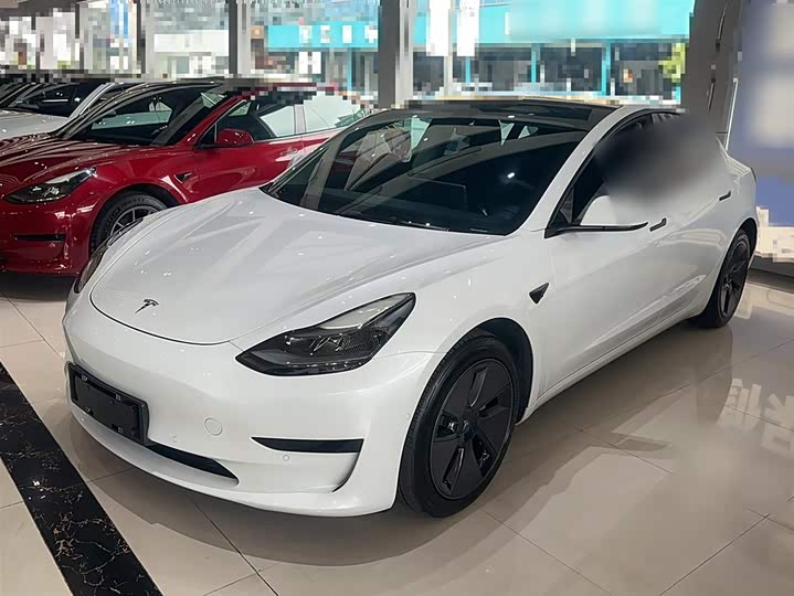 Фото 2 - Tesla Model 3
