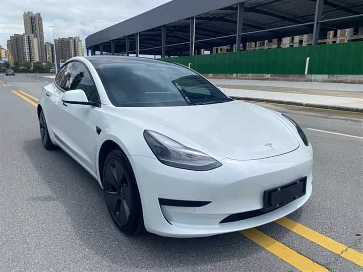 Фото 4 - Tesla Model 3
