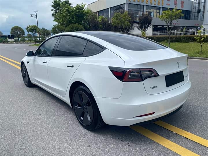 Фото 5 - Tesla Model 3