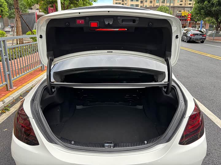 Фото 25 - Mercedes-Benz C-Class