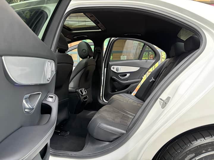 Фото 9 - Mercedes-Benz C-Class