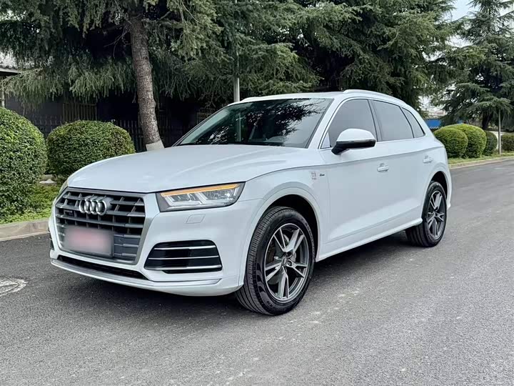 Фото 1 - Audi Q5L