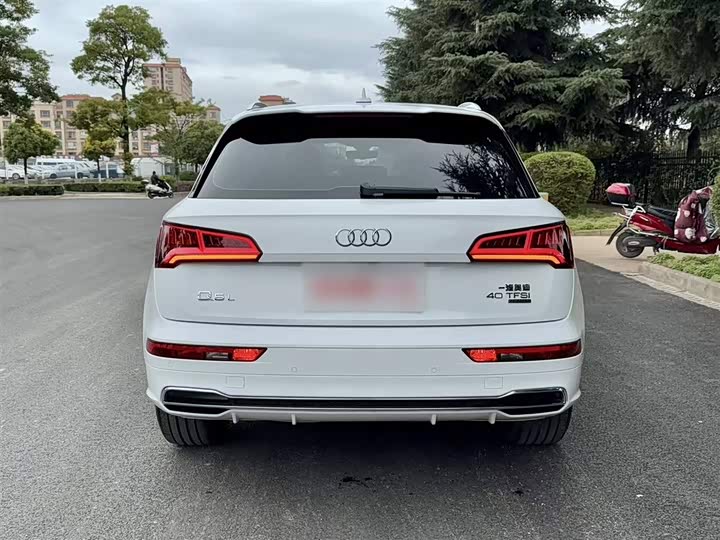 Фото 10 - Audi Q5L