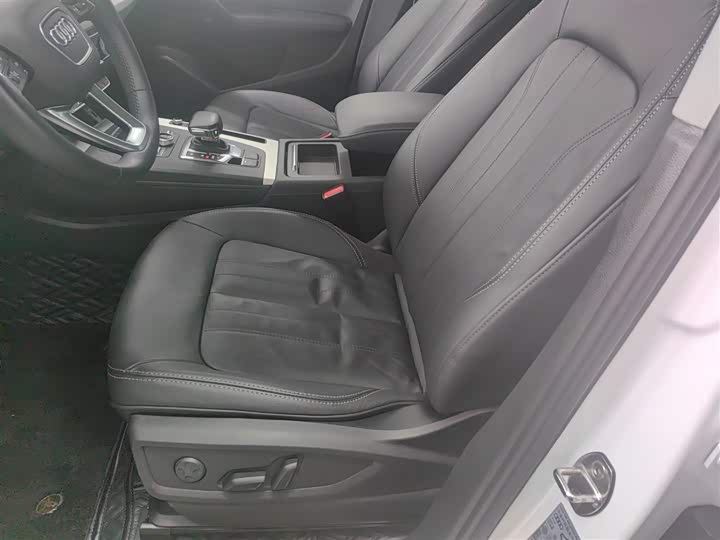 Фото 11 - Audi Q5L