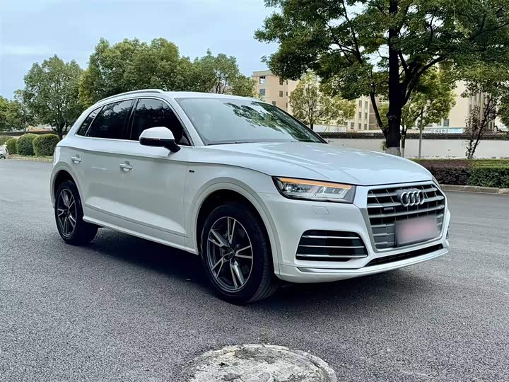 Фото 12 - Audi Q5L