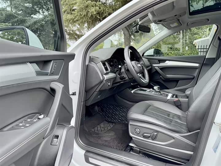 Фото 15 - Audi Q5L