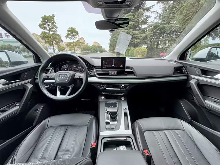 Фото 16 - Audi Q5L