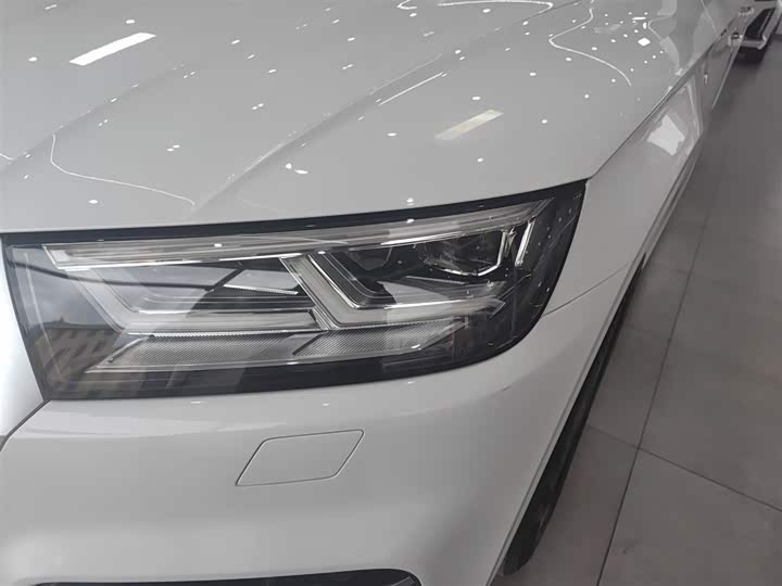 Фото 3 - Audi Q5L