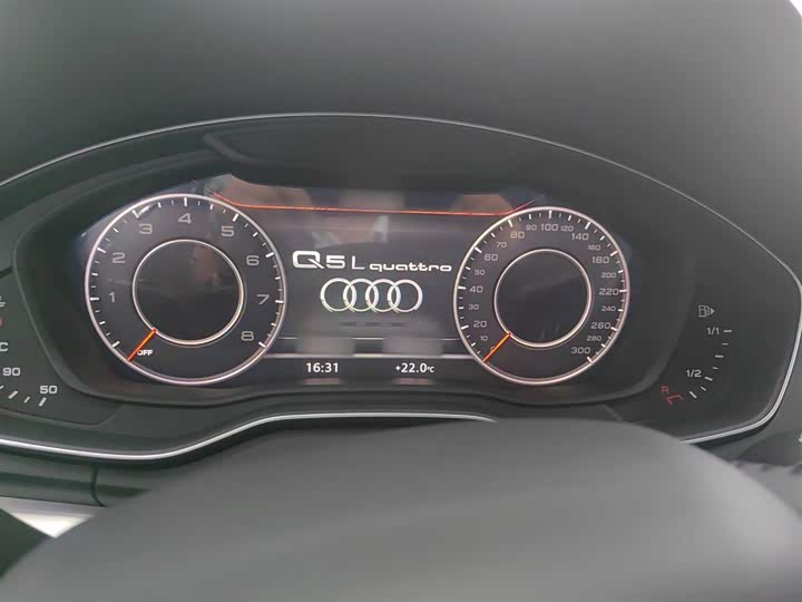 Фото 5 - Audi Q5L