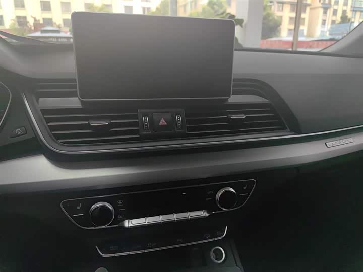 Фото 7 - Audi Q5L