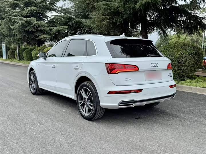 Фото 8 - Audi Q5L