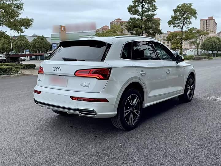 Фото 9 - Audi Q5L