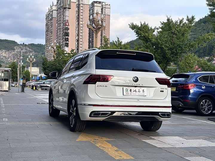 Фото 10 - Volkswagen Tiguan L Pro