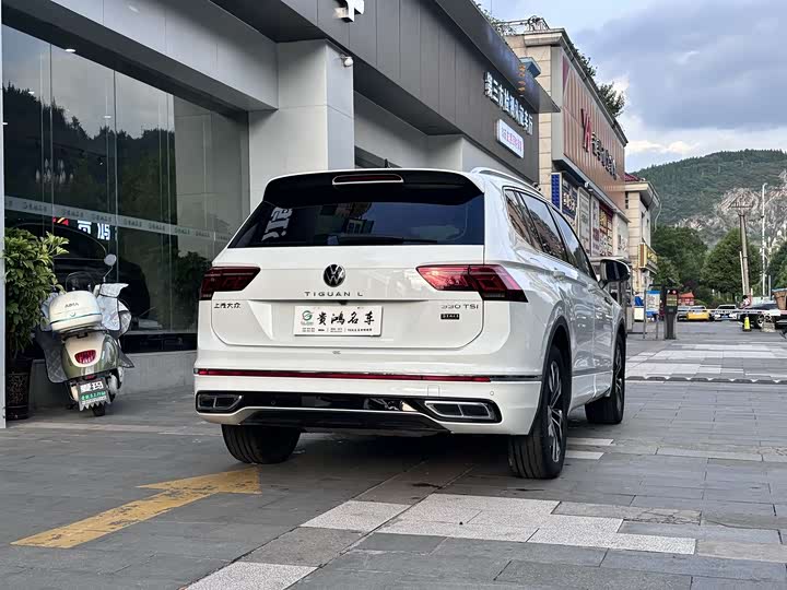 Фото 12 - Volkswagen Tiguan L Pro