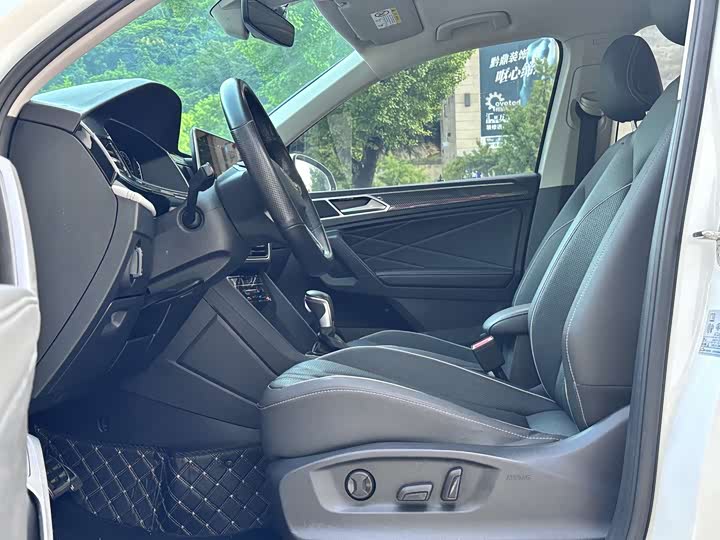 Фото 4 - Volkswagen Tiguan L Pro