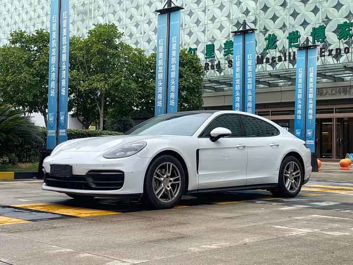 Фото 1 - Porsche Panamera
