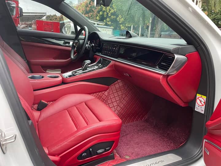 Фото 10 - Porsche Panamera