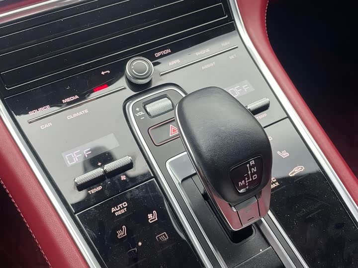 Фото 14 - Porsche Panamera