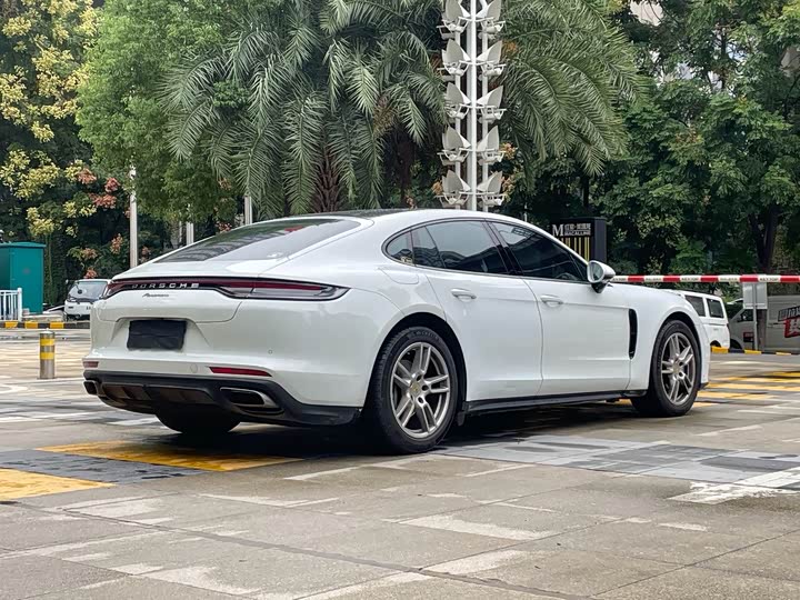 Фото 5 - Porsche Panamera