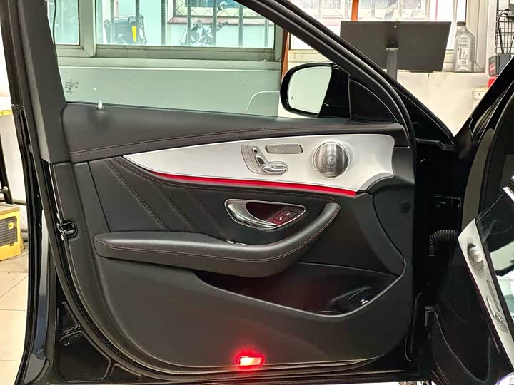 Фото 17 - Mercedes-Benz E-Class AMG