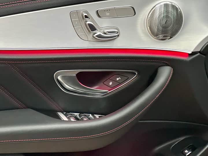 Фото 18 - Mercedes-Benz E-Class AMG