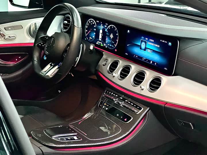 Фото 23 - Mercedes-Benz E-Class AMG