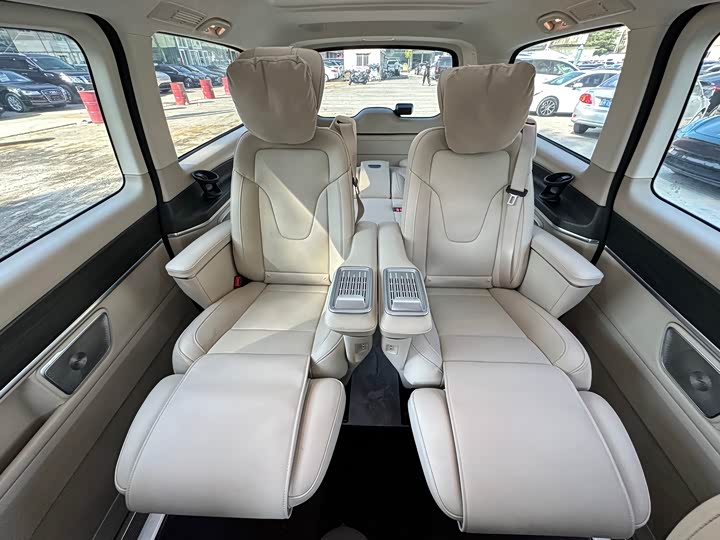 Фото 12 - Mercedes-Benz V-Class