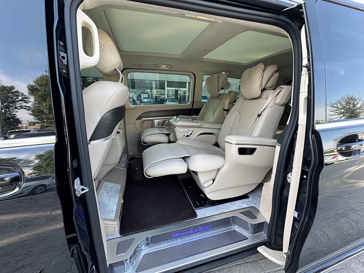 Фото 14 - Mercedes-Benz V-Class