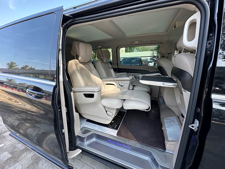 Фото 15 - Mercedes-Benz V-Class