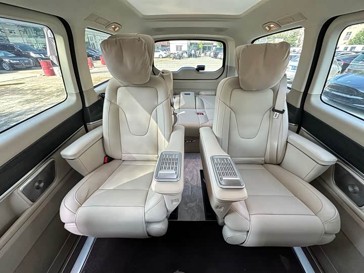 Фото 16 - Mercedes-Benz V-Class