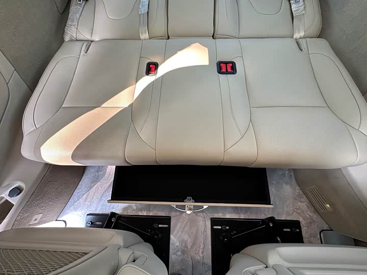 Фото 19 - Mercedes-Benz V-Class