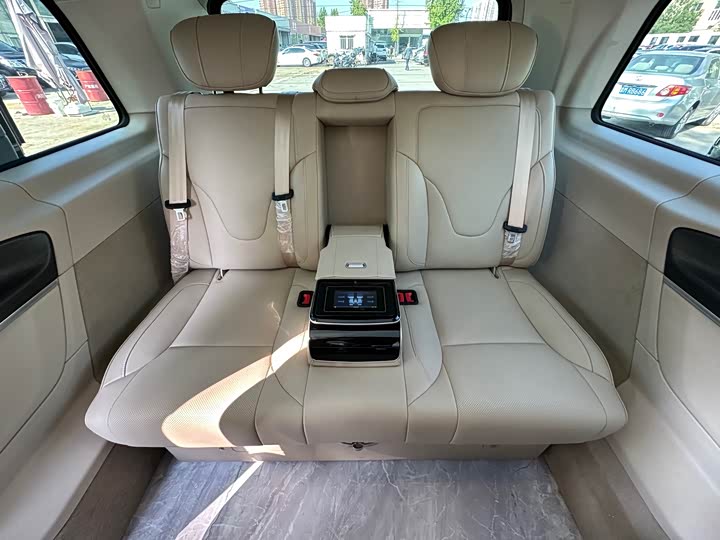 Фото 20 - Mercedes-Benz V-Class