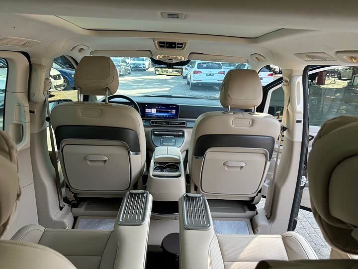 Фото 22 - Mercedes-Benz V-Class