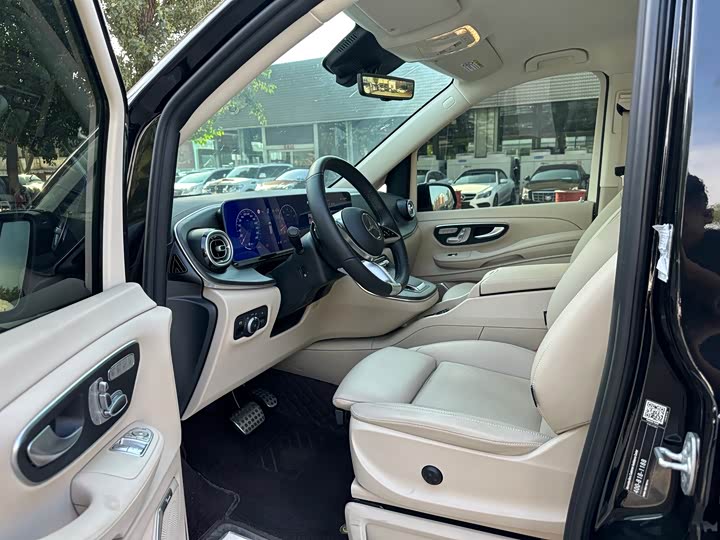 Фото 8 - Mercedes-Benz V-Class