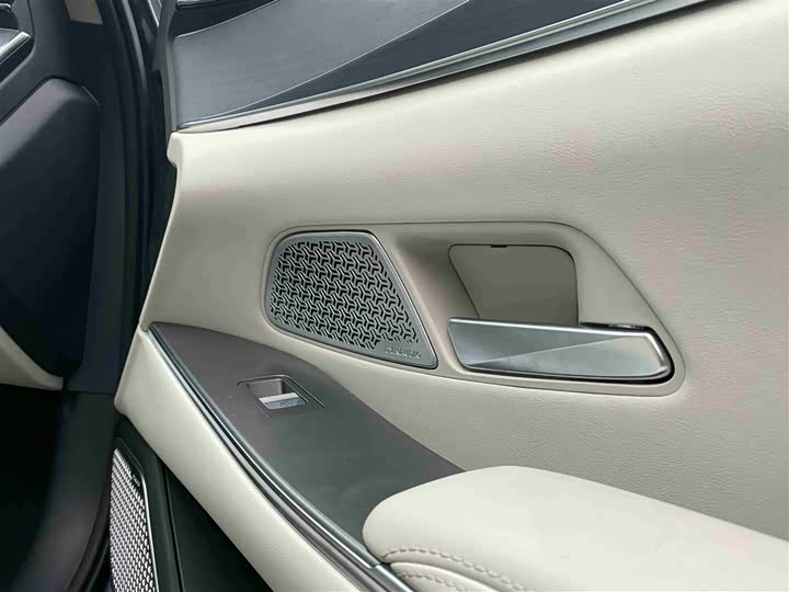 Фото 12 - BYD Han L