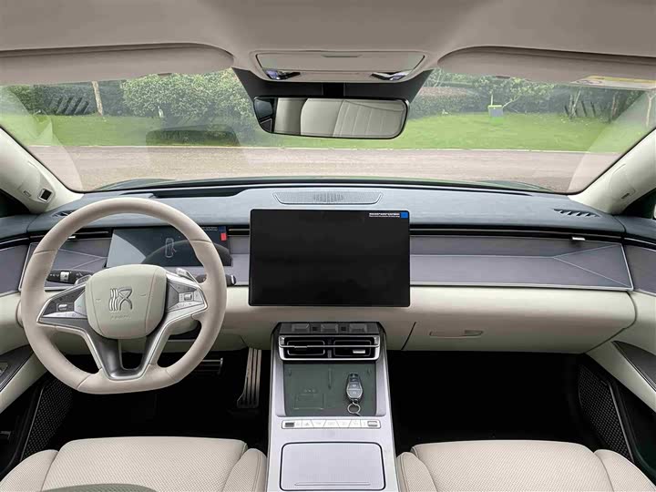 Фото 17 - BYD Han L