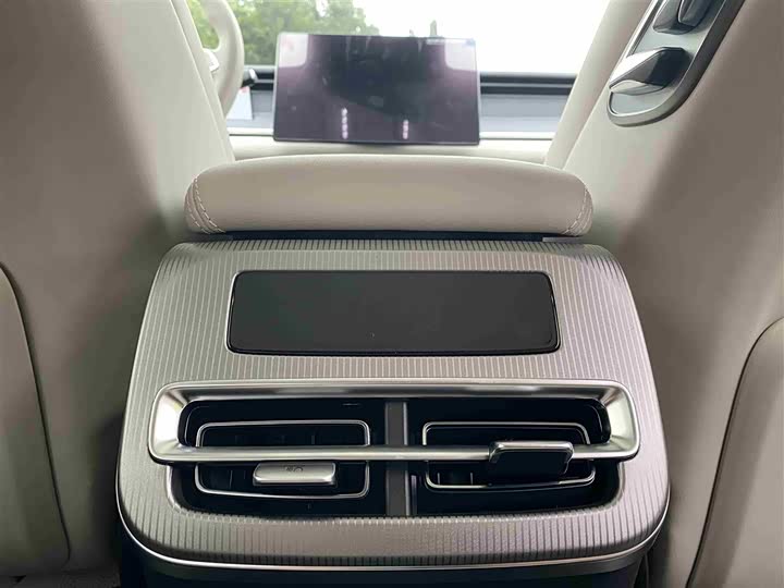 Фото 19 - BYD Han L