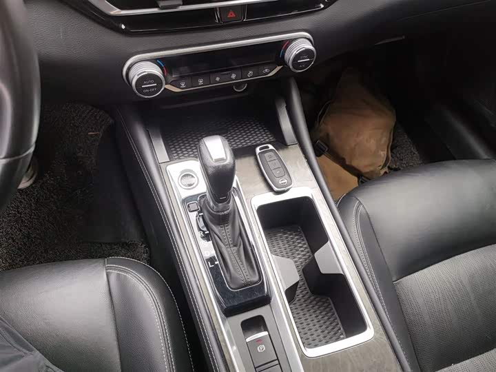 Фото 14 - Nissan Teana