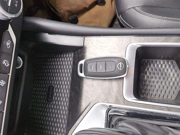 Фото 9 - Nissan Teana