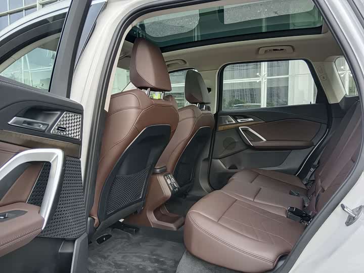 Фото 10 - BMW iX1