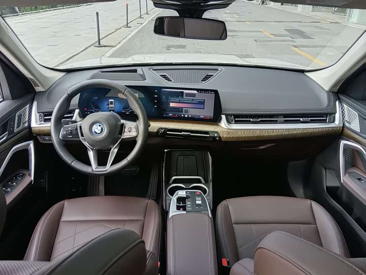 Фото 11 - BMW iX1