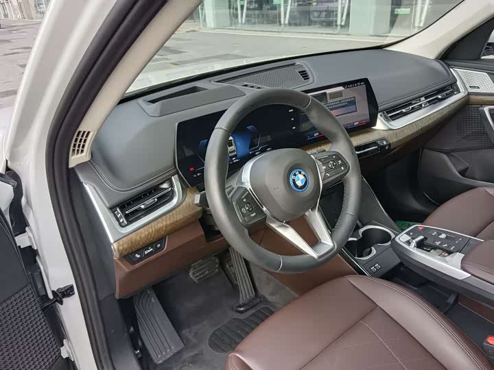 Фото 13 - BMW iX1