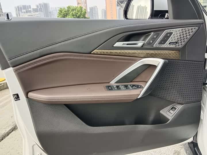 Фото 14 - BMW iX1