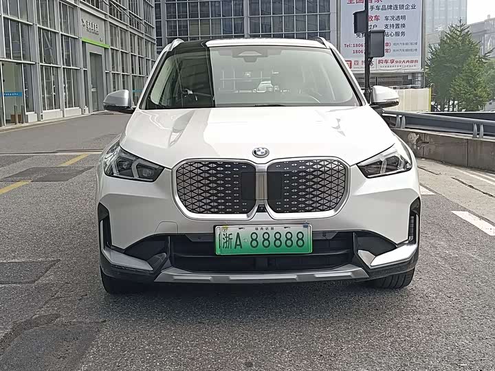 Фото 2 - BMW iX1