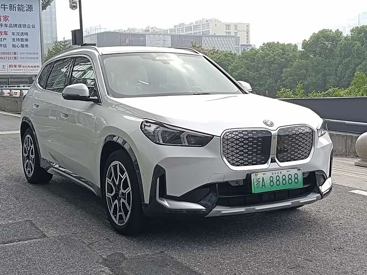 Фото 3 - BMW iX1