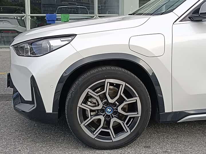 Фото 4 - BMW iX1