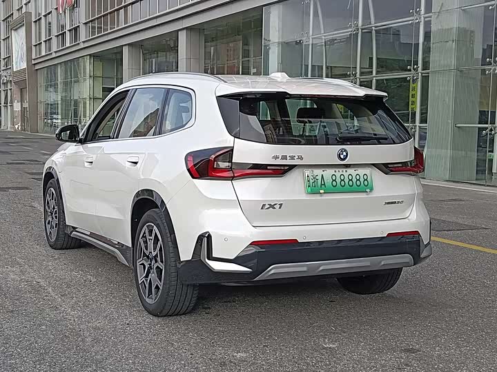 Фото 6 - BMW iX1