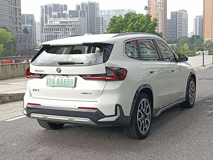 Фото 8 - BMW iX1