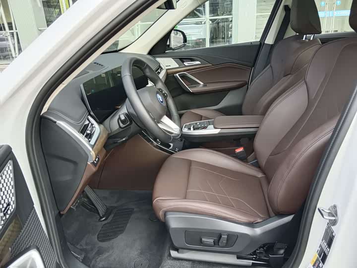 Фото 9 - BMW iX1